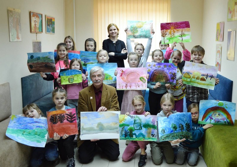 29 марта в центре творчества  состоялась встреча обучающихся арт-студии "Заслаўскiя фарбы" с художником  Виктором Николаевичем Даниловым.